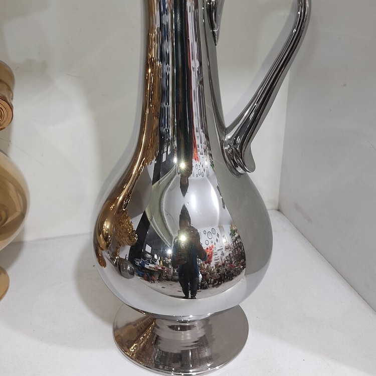 پارچ نقره ای