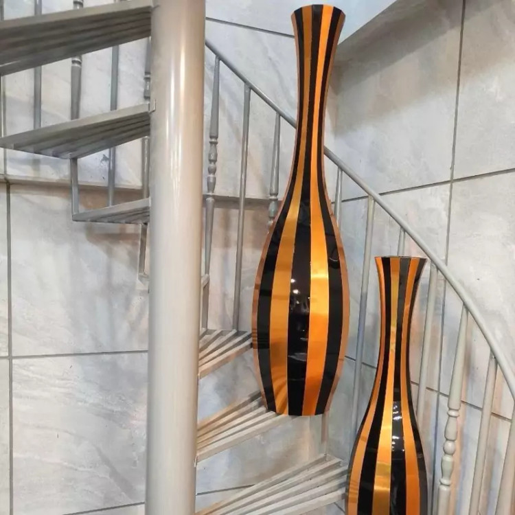 گلدان کنار سالنی مسی مشکی