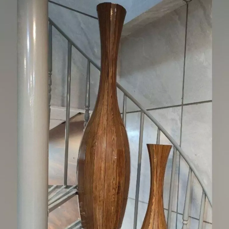 گلدان کنار سالنی