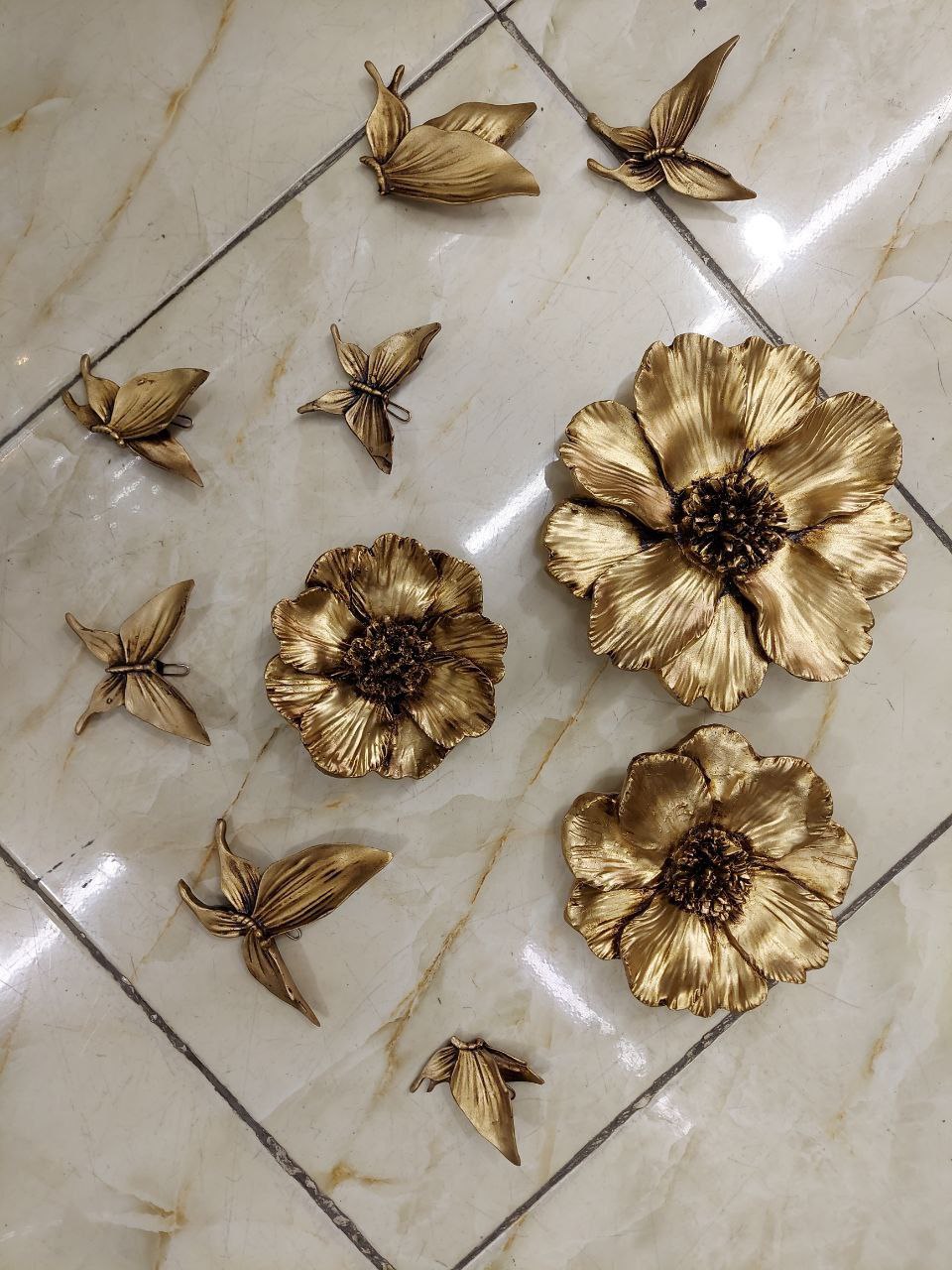 گل و پروانه دیوارکوب